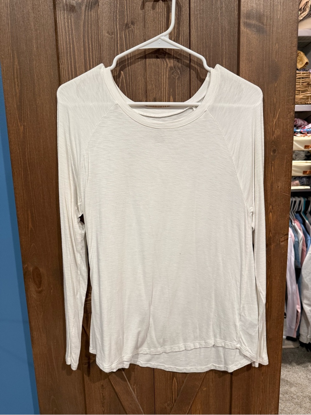 American Eagle Outfitters White Long-Sleeve Crewneck Top